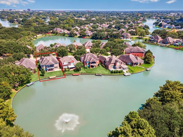 423 Brook Shore Court, Sugar Land TX 77478