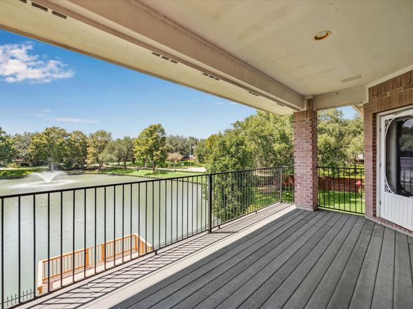 423 Brook Shore Court, Sugar Land TX 77478