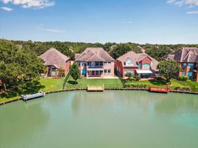 423 Brook Shore Court, Sugar Land TX 77478