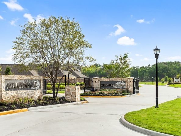 12027 Maple Oak Drive, Houston TX 77066