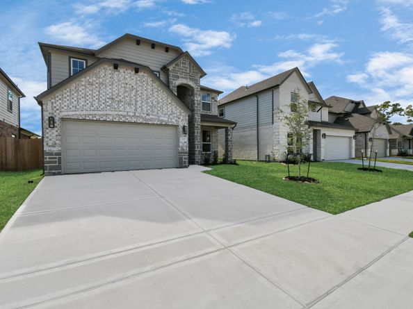 12027 Maple Oak Drive, Houston TX 77066