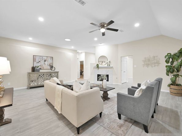 43 WRENS SONG Place, The Woodlands TX 77382