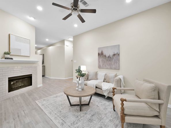 43 WRENS SONG Place, The Woodlands TX 77382