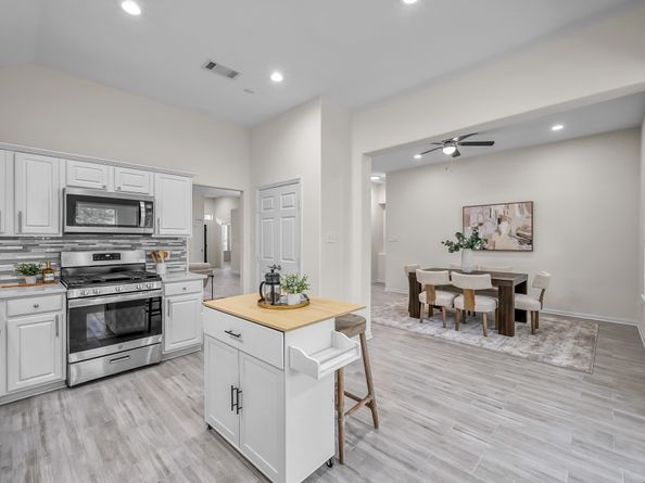 43 WRENS SONG Place, The Woodlands TX 77382