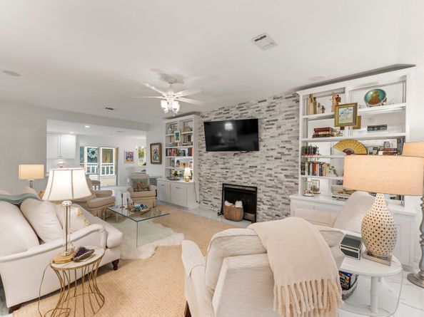 182 Sandpebble Drive, The Woodlands TX 77381