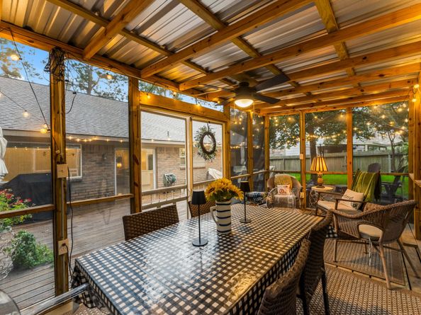 182 Sandpebble Drive, The Woodlands TX 77381