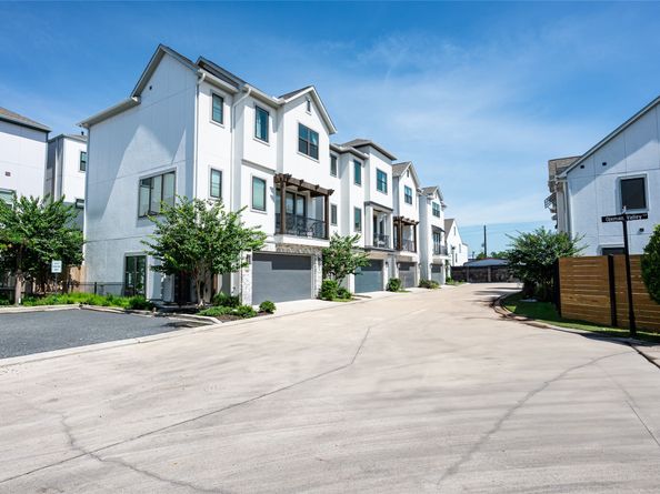 1747 Ojeman Spring Lane, Houston TX 77055