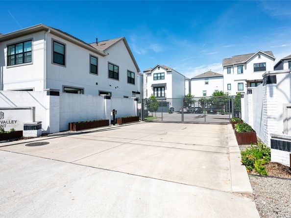 1747 Ojeman Spring Lane, Houston TX 77055