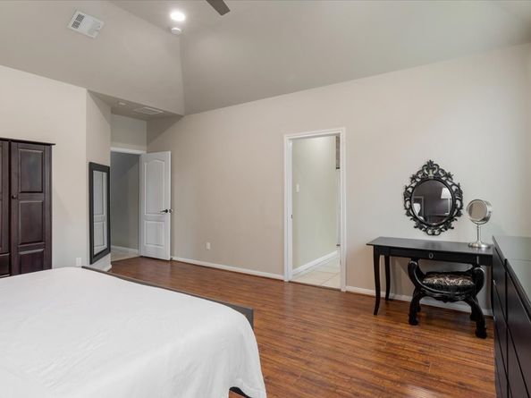 5343 Oak Cove Drive, Houston TX 77091