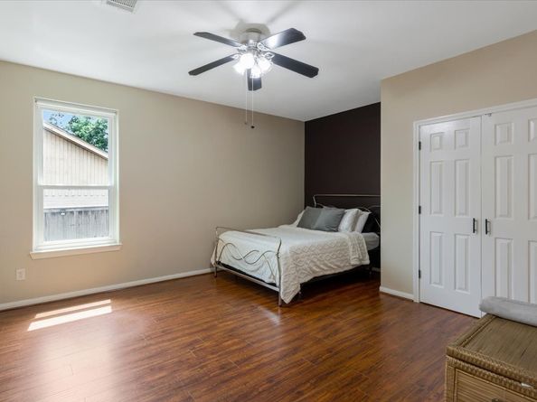 5343 Oak Cove Drive, Houston TX 77091