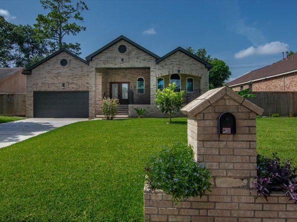 5343 Oak Cove Drive, Houston TX 77091