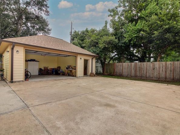 8422 Tavenor Lane, Houston TX 77075