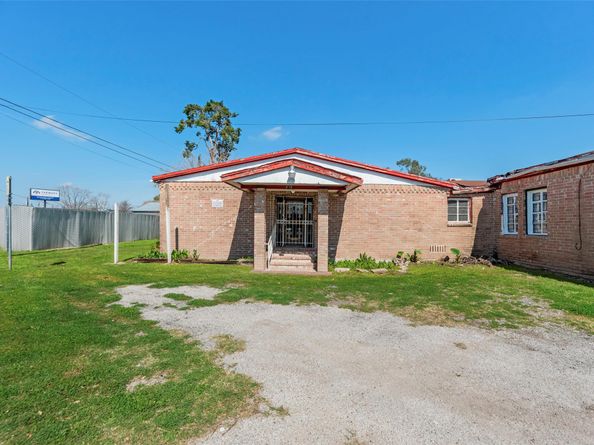 4110 N Main Street, Houston TX 77009