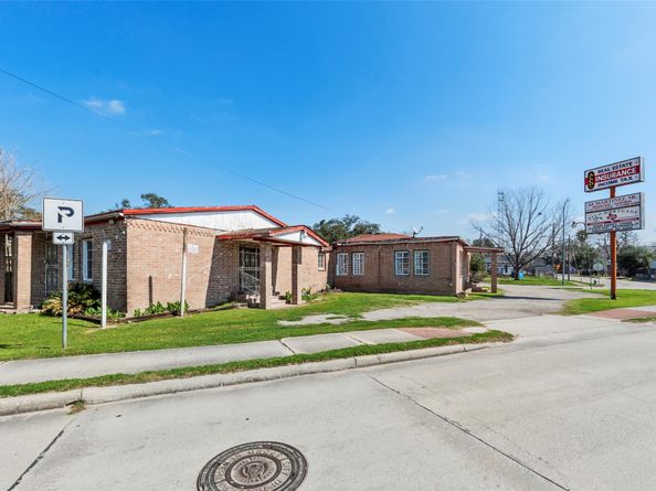 4110 N Main Street, Houston TX 77009
