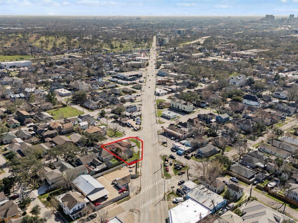 4110 N Main Street, Houston TX 77009