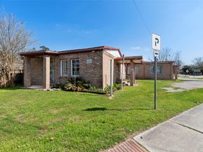 4110 N Main Street, Houston TX 77009