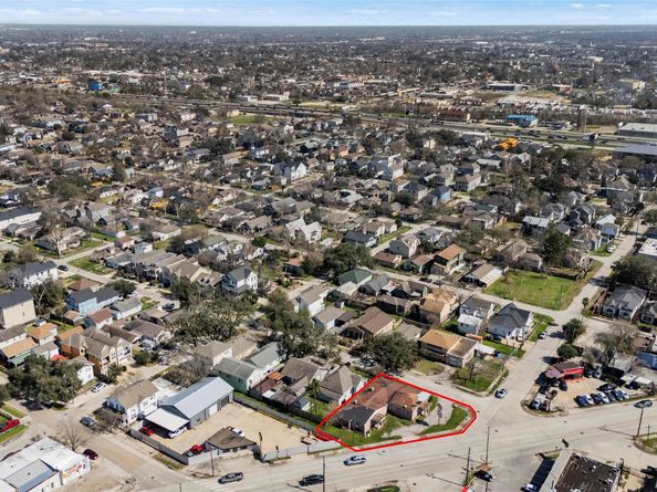 4110 N Main Street, Houston TX 77009