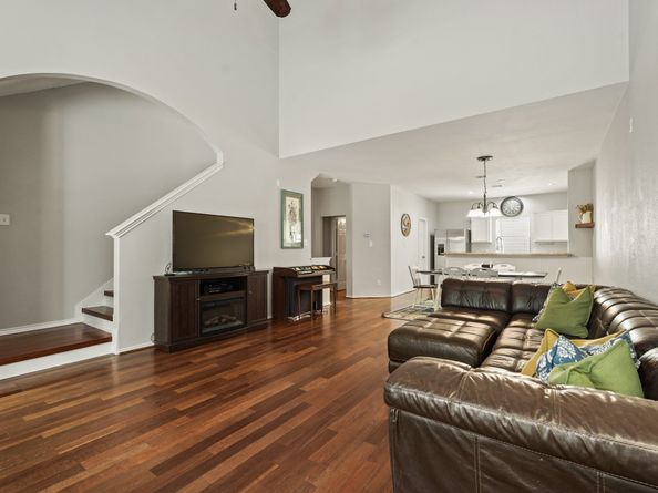 2911 Clay Street, Houston TX 77003