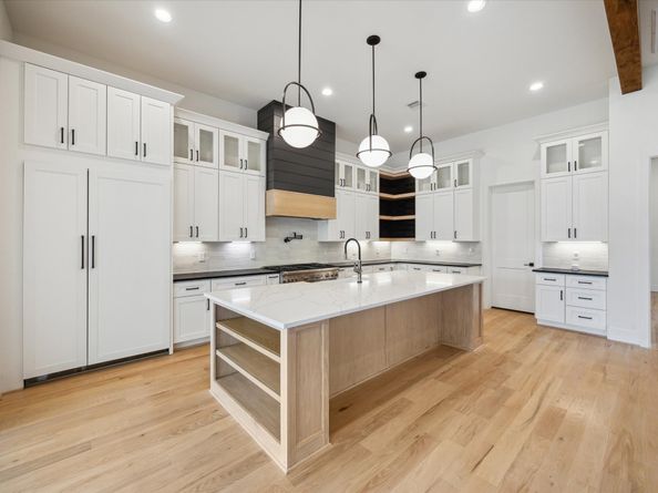 1419 Candlelight Lane, Houston TX 77018