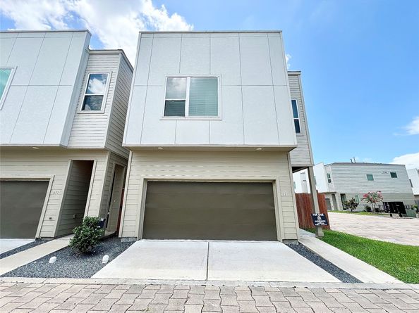 613 Thornton Oaks Lane, Houston TX 77018
