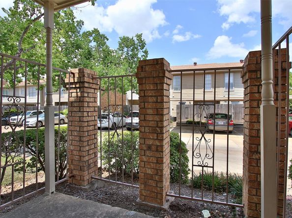 10615 Briar Forest Drive 402, Houston TX 77042