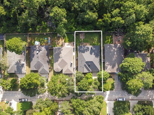 214 W Misty Dawn Drive, The Woodlands TX 77385