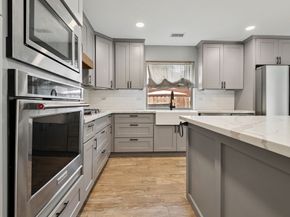 214 W Misty Dawn Drive, The Woodlands TX 77385
