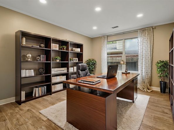 214 W Misty Dawn Drive, The Woodlands TX 77385