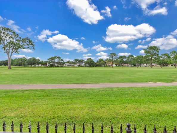 7631 Ameswood Road, Houston TX 77095