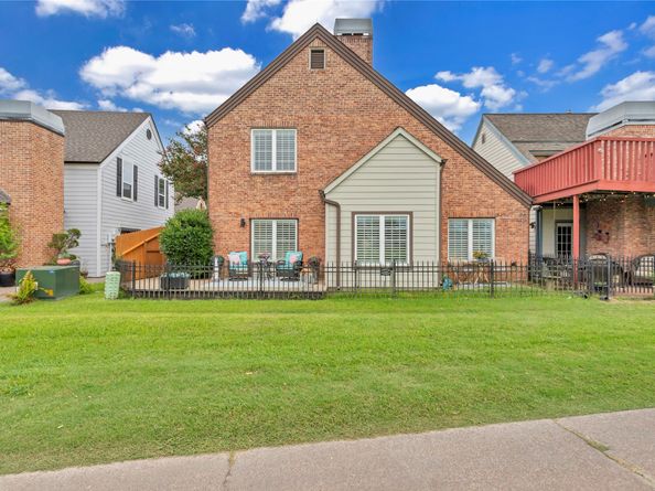 7631 Ameswood Road, Houston TX 77095