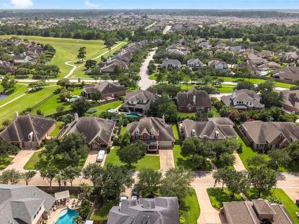 12611 Wandering Streams Drive, Tomball TX 77377