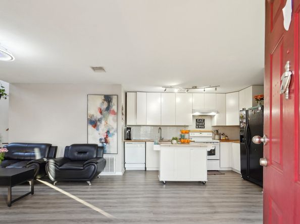 2023 Gentryside Drive 108, Houston TX 77077