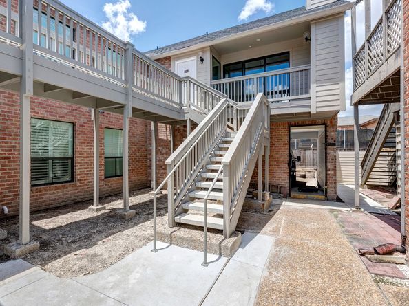 2829 Timmons Lane 206, Houston TX 77027