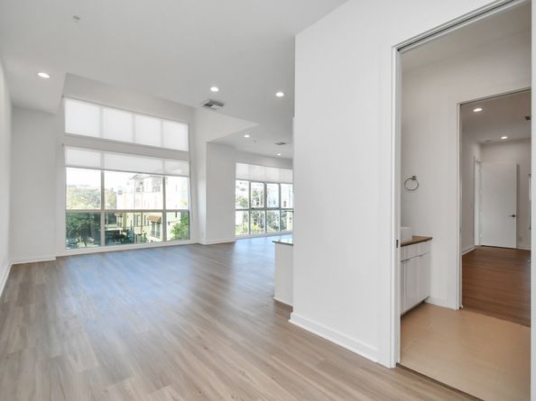207 Pierce Street 301, Houston TX 77002