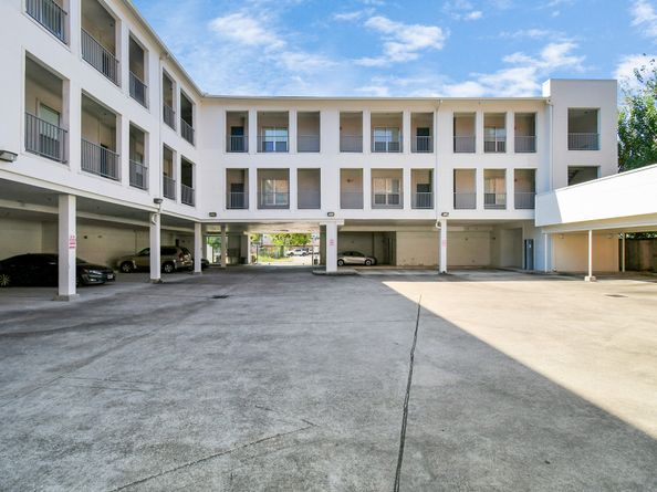 207 Pierce Street 301, Houston TX 77002