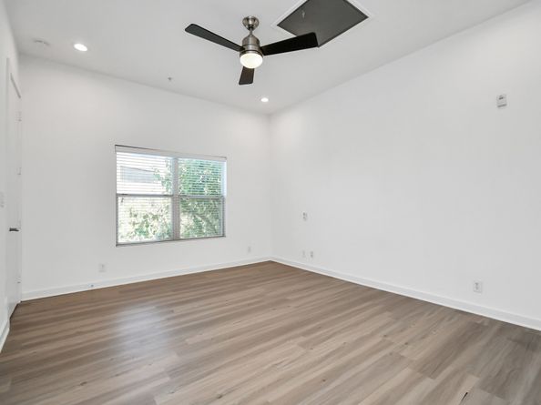 207 Pierce Street 301, Houston TX 77002