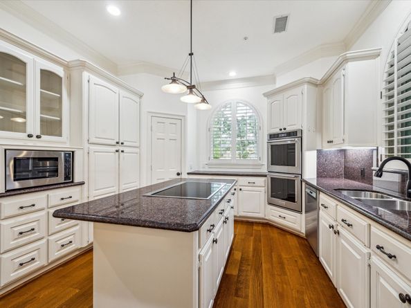 30 Halfmoon Court, The Woodlands TX 77380