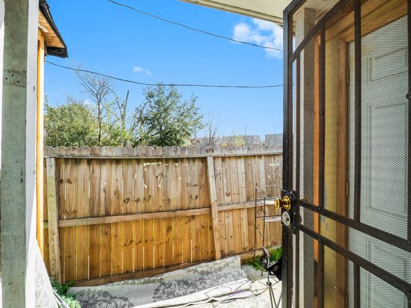 2105 Russell Street, Houston TX 77026