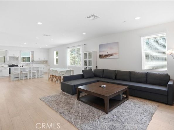 916 E 3rd St, Santa Ana CA 92701