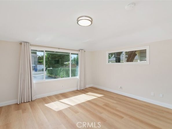 19437 Bryant Street, Northridge (los Angeles) CA 91324