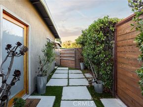 541 Bernard St, Costa Mesa CA 92627