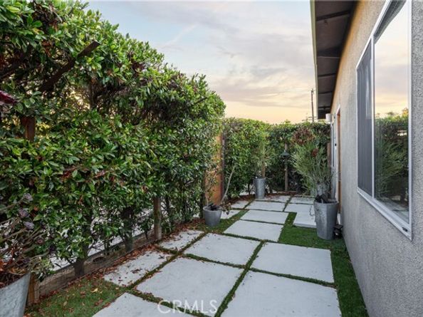 541 Bernard St, Costa Mesa CA 92627