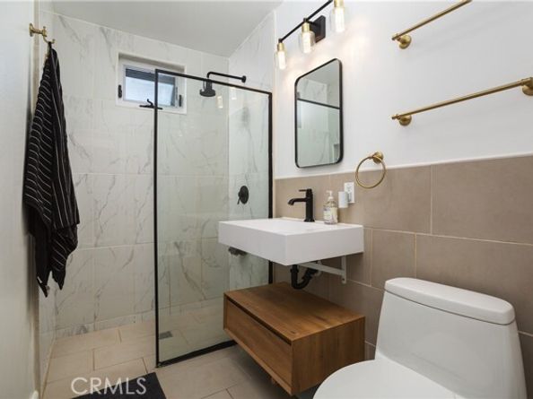 541 Bernard St, Costa Mesa CA 92627