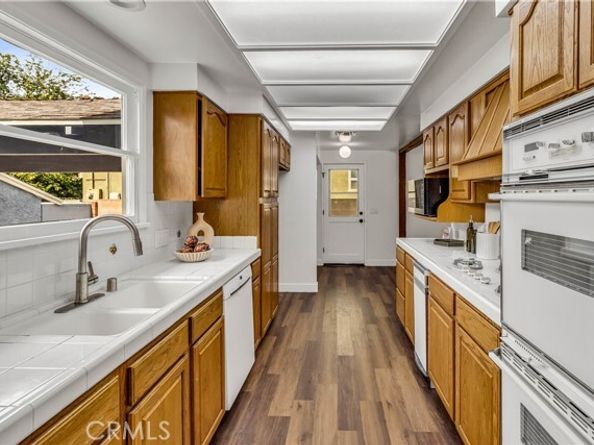 8308 Zelzah, Northridge (los Angeles) CA 91325