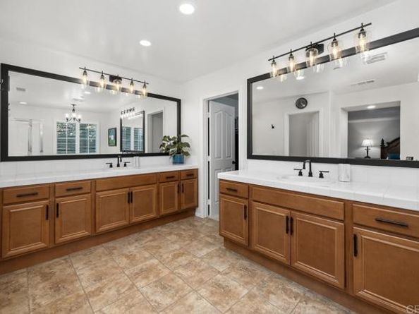 2949 Oro Blanco Cir, Escondido CA 92027