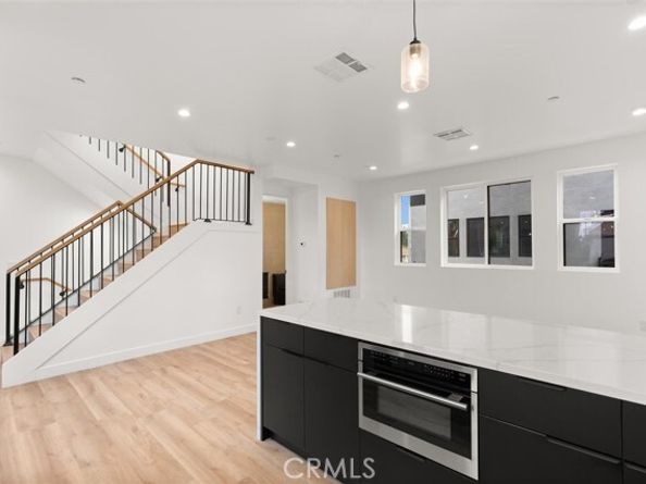 11410 W Calvert Street, North Hollywood (los Angeles) CA 91606