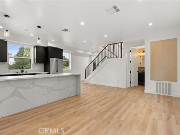 11410 W Calvert Street, North Hollywood (los Angeles) CA 91606