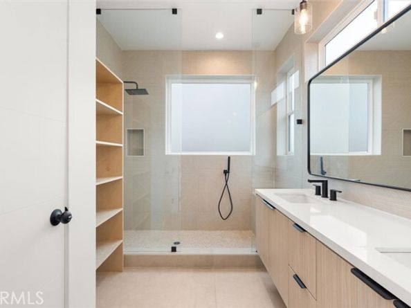 11410 W Calvert Street, North Hollywood (los Angeles) CA 91606