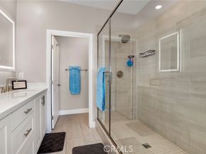 1642 W Saratoga Lane, San Pedro (los Angeles) CA 90732