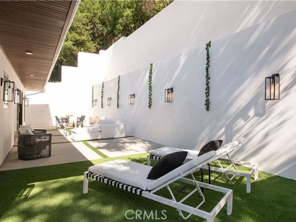 9836 Yoakum Drive, Beverly Hills CA 90210